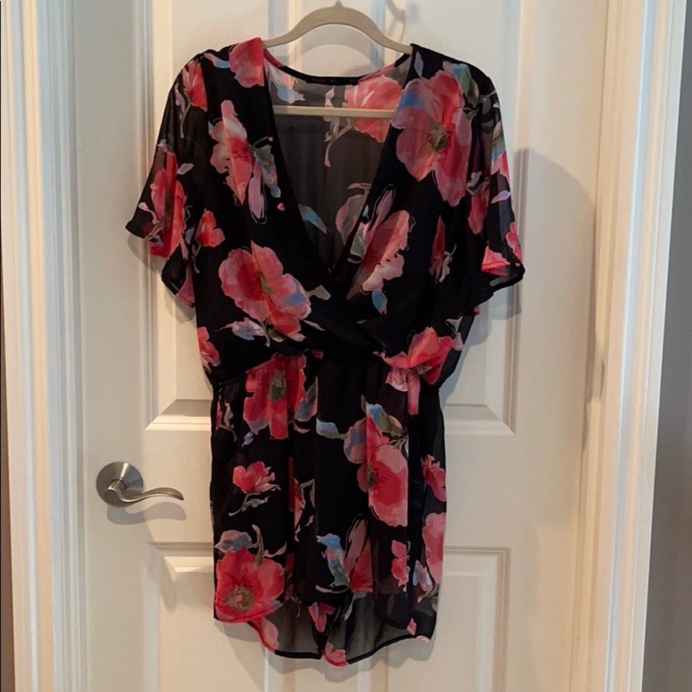 Floral Romper-worn once, fits more like a M.